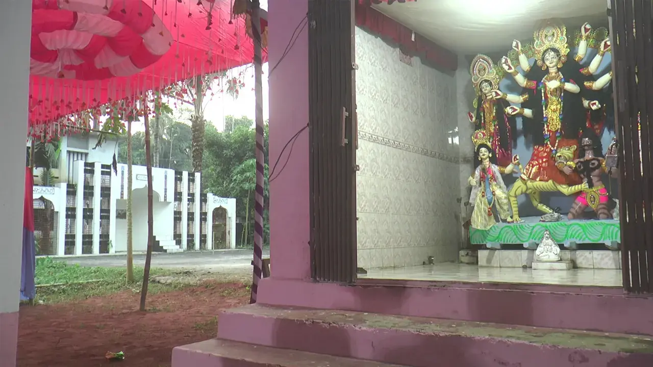 ৫৬ বছর ধরে একই আঙিনায় মসজিদ-মন্দির, সম্প্রীতির অনন্য দৃষ্টান্ত