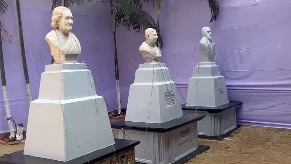 প্রধানমন্ত্রী আসছেন, রং করা হলো ব্রিটিশবিরোধী বিপ্লবীদের আবক্ষ মূর্তি
