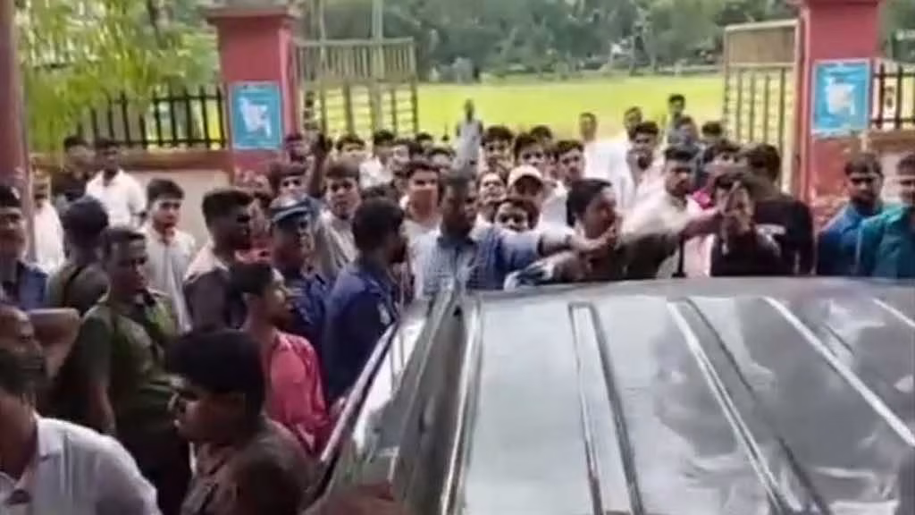 এমপি হান্নান মাসউদের বক্তব্য ঘিরে বিএনপি-এনসিপির সংঘর্ষ, আহত ৮