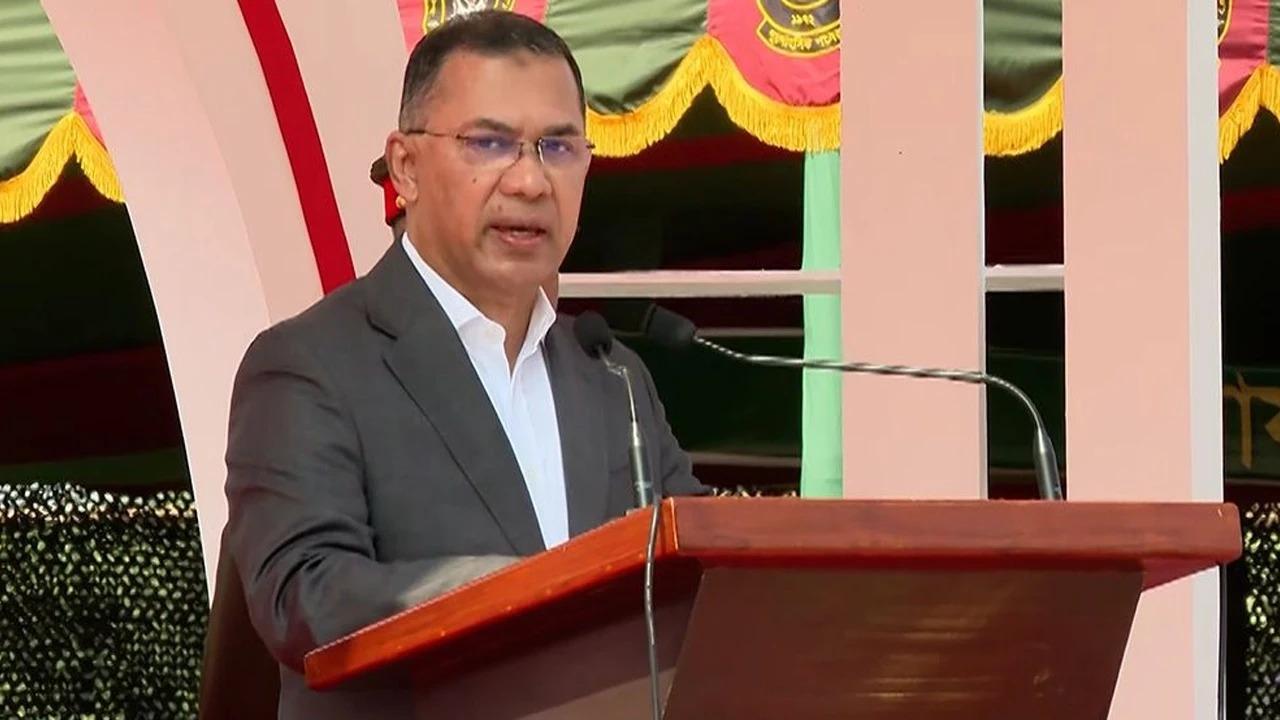 জাতীয় পতাকার মান রক্ষা করা সব সৈনিকের পবিত্র দায়িত্ব: প্রধানমন্ত্রী