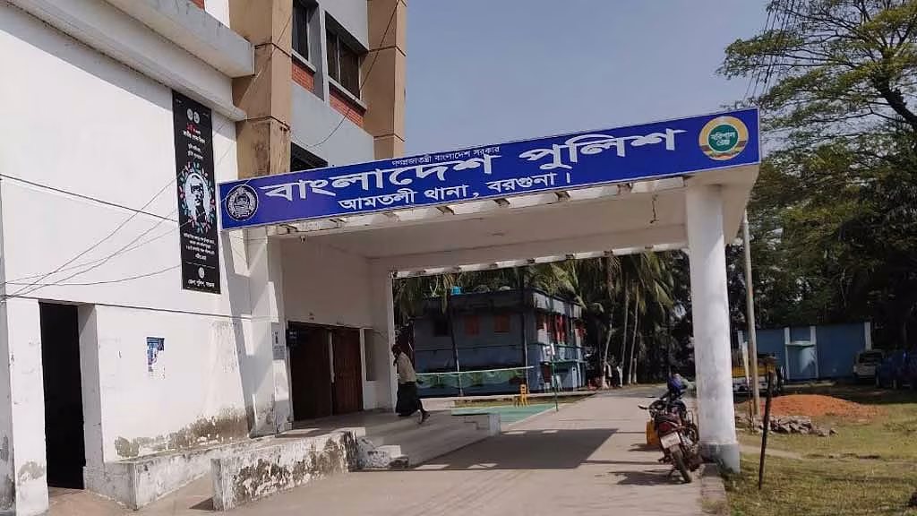 নবীনবরণে ‘জয় বাংলা’ স্লোগান, চার শিক্ষার্থীকে ‘নির্যাতনের পর’ পুলিশে সোপর্দ