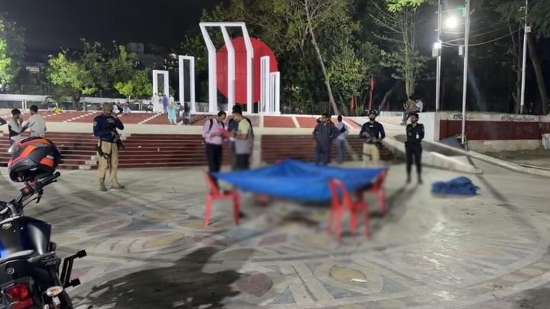 প্রকাশ্যে কেন্দ্রীয় শহিদ মিনারে এলোপাতাড়ি গুলি, নিহত ১