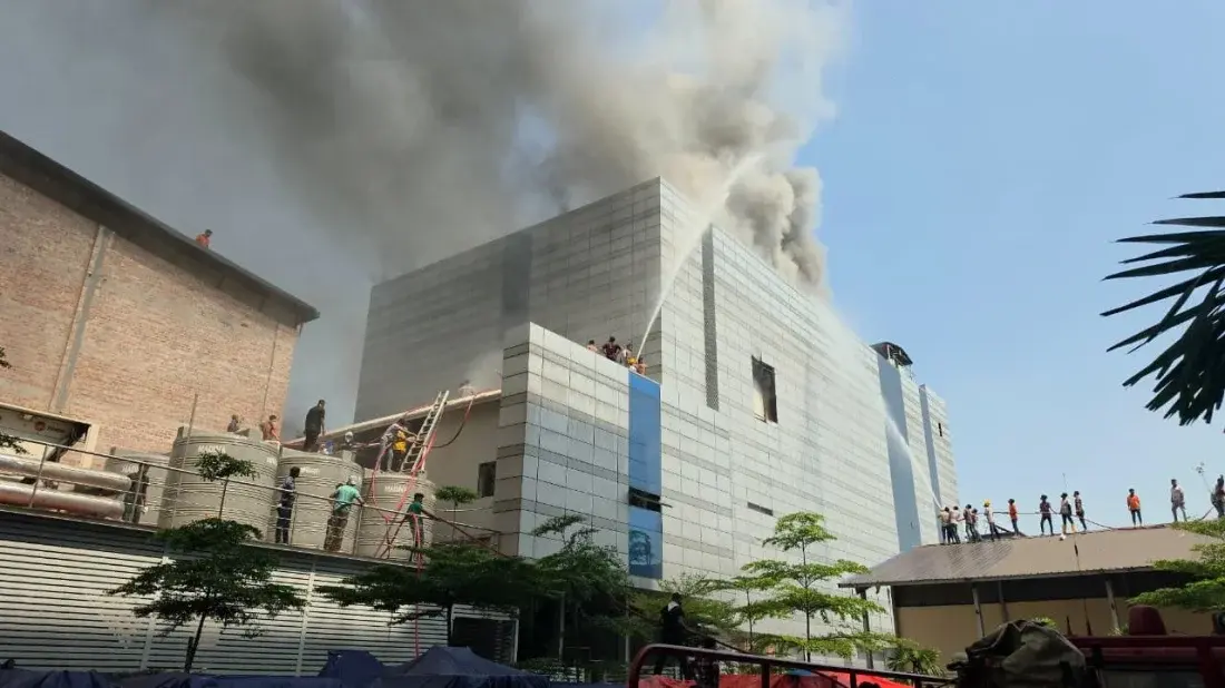 সেনা-বিজিবি-ফায়ার সার্ভিসের সম্মিলিত চেষ্টায় টঙ্গীতে ওষুধ কারখানার আগুন নিয়ন্ত্রণে