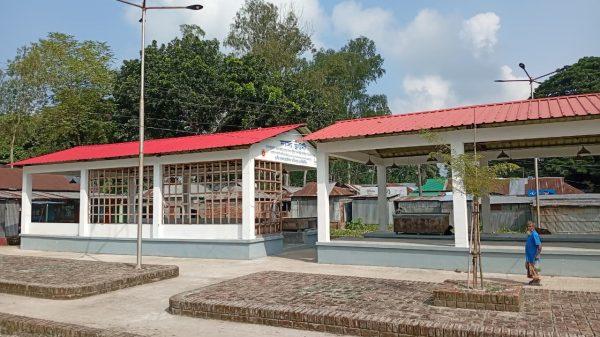 কুড়িগ্রামের রাজমাল্লীর হাটে ৮২ লাখ টাকার হাট উন্নয়ন, সুফল মিলছে না ক্রেতা-বিক্রেতার