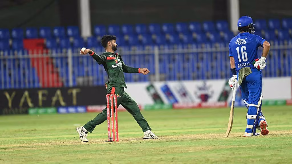 অভিষেকেই প্রশ্নবিদ্ধ আলিসের বোলিং অ্যাকশন