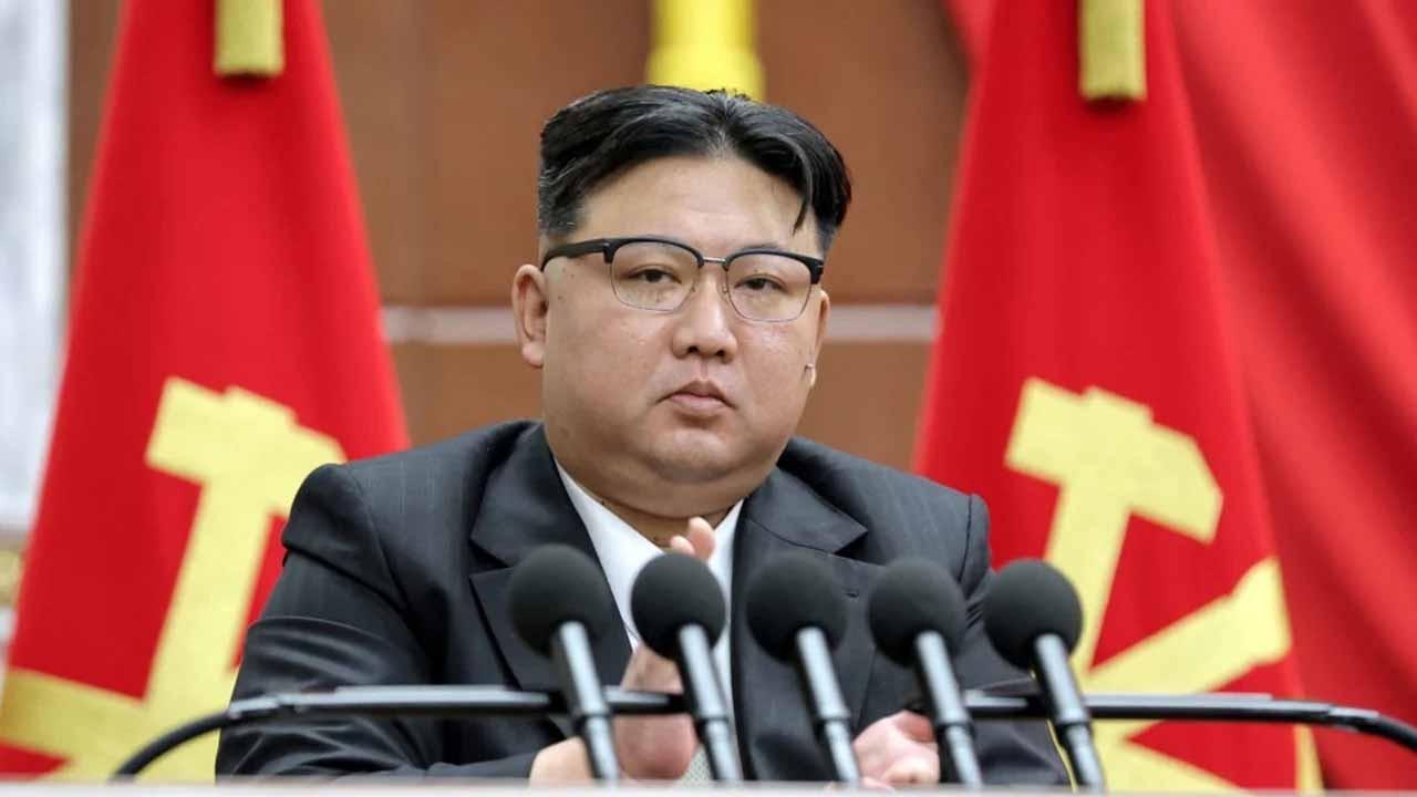 চীন সফরে উত্তর কোরিয়ার নেতা কিম জং উন