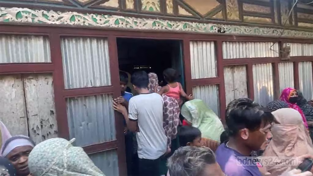 আত্মহত্যায় বাধা দেওয়ায় হত্যার দাবি পুলিশের; গুরুতর আহত ভাবি হাসপাতালে