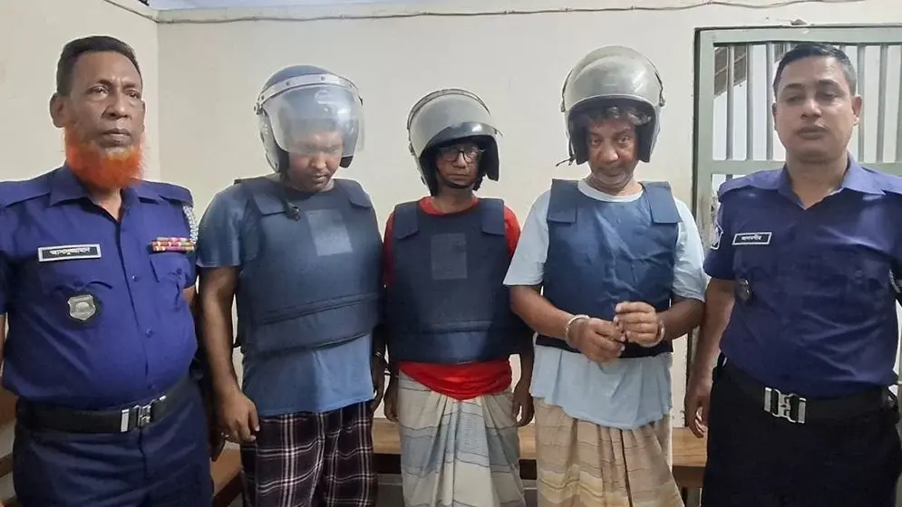 আদালত চত্বরে ‘জয় বাংলা’ স্লোগান, আইভীর আইনজীবীসহ গ্রেপ্তার ৩