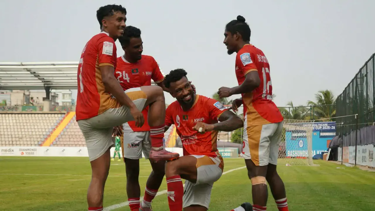 সৌরভ ও ডরিয়েলটনের হ্যাটট্রিকে শেষ চারে মোহামেডান ও কিংস