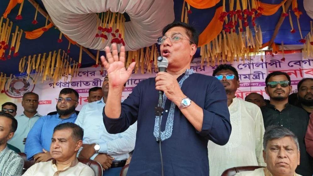 হাসিনা কালকেই আসুক, হাতকড়া দিয়ে রিসিভ করব: বিমানমন্ত্রী