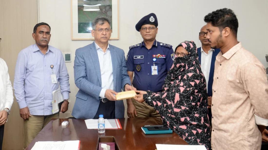 এসআই আলতাফ হত্যায় জড়িতদের দ্রুত বিচার নিশ্চিত করা হবে: স্বরাষ্ট্রমন্ত্রী