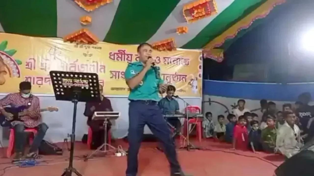 পূজামণ্ডপে গান গেয়ে এএসআই সাময়িক বরখাস্ত
