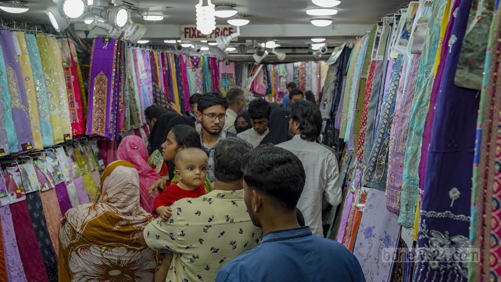রোজা রাখার ফলে পানিশূন্যতা থেকে নানান সমস্যা দেখা দিতে পারে।