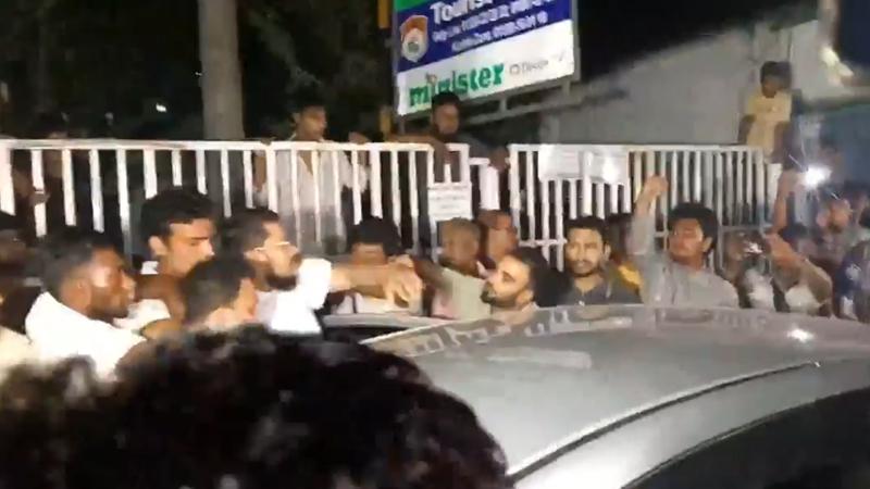 কুষ্টিয়ায় লালনের আখড়াবাড়িতে নাসীরুদ্দীন পাটওয়ারীর গাড়ি ভাঙচুর
