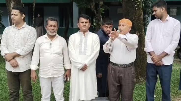 শিক্ষার্থীদের মোবাইল ফোনে নিষেধাজ্ঞা, ধরা পড়লে বহিষ্কার