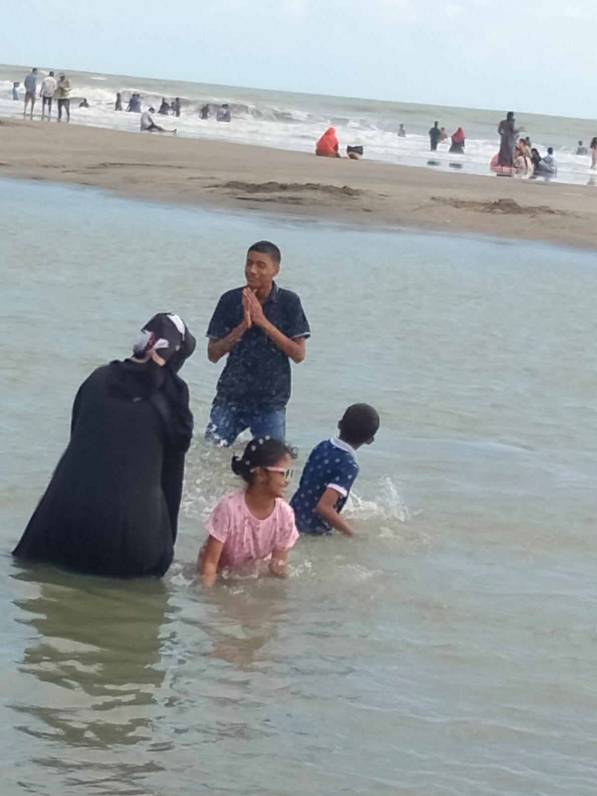 কক্সবাজারে সমুদ্র সৈকতে গোসলে নেমে  বাবা নিখোঁজ, ছেলে উদ্ধার