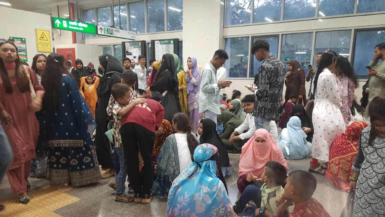 বেড়ানো শেষে ঘরে ফেরায় ভোগান্তি