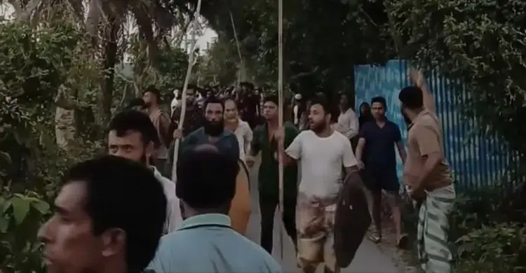 মাদরাসাছাত্রীদের উত্ত্যক্তের অভিযোগে দুই পক্ষের সংঘর্ষ, আহত ১২
