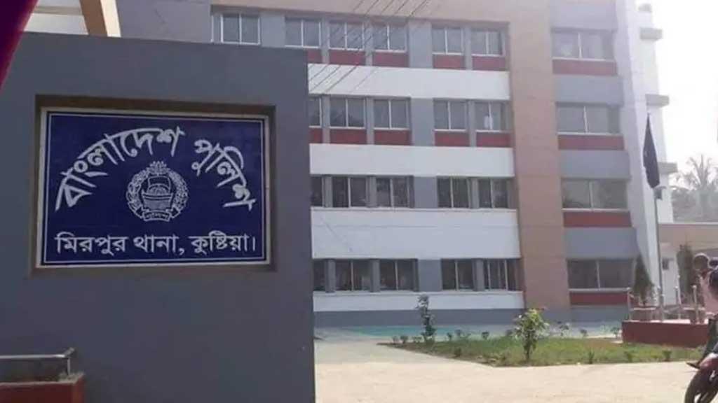 কুষ্টিয়ায় স্কুলকক্ষ থেকে ছাত্রী উদ্ধার: ‘ধর্ষণ’ মামলায় কারাগারে দপ্তরি