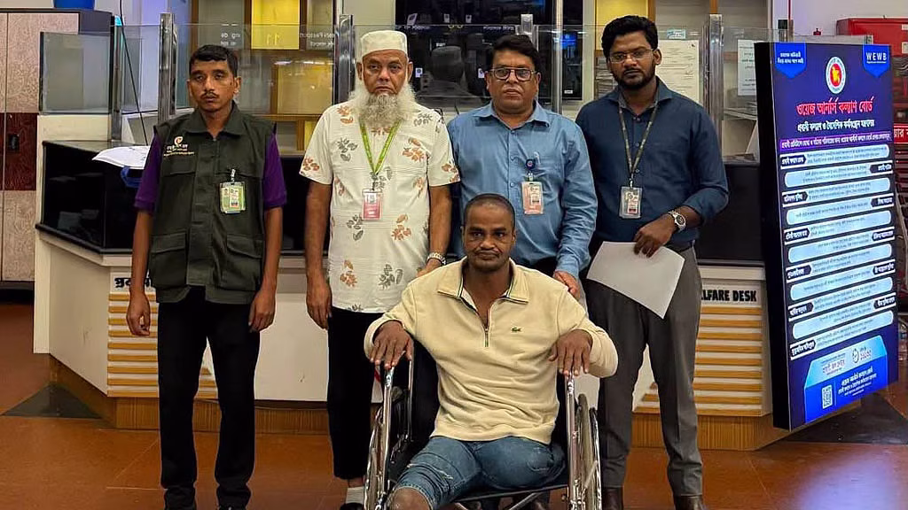 বাবার সঙ্গে জাহাজে করে পাকিস্তানে, ২৫ বছর পর স্বজনদের কাছে ফিরলেন ফরিদ