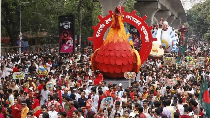 মঙ্গল শোভাযাত্রায় বর্ষবরণ: বর্ণিল আয়োজনে দেশজুড়ে উদযাপিত হচ্ছে পহেলা বৈশাখ, ১৪৩৩