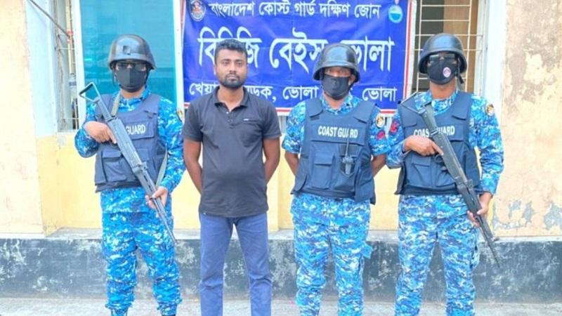 অবৈধভাবে বাংলাদেশে অনুপ্রবেশকারী ভারতীয় নাগরিক আটক