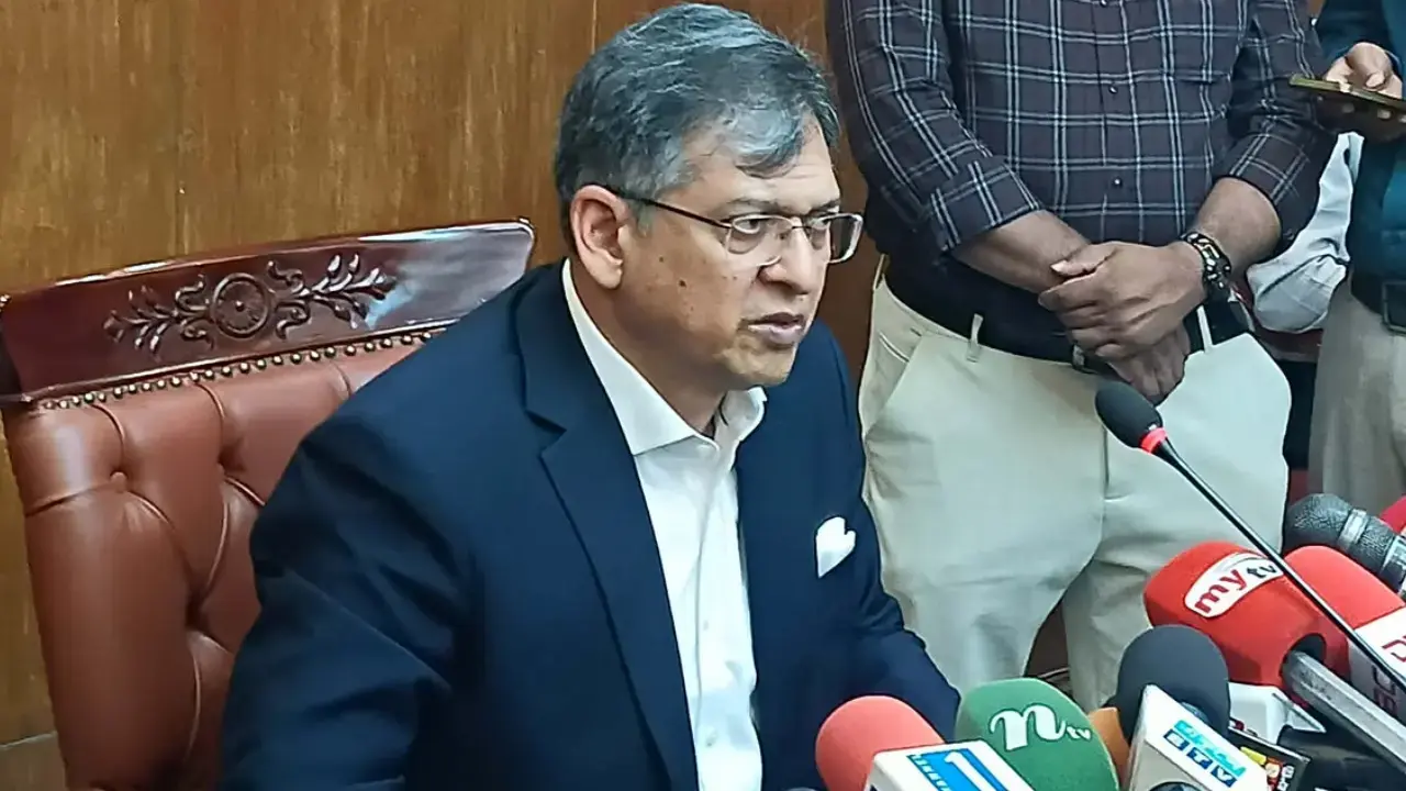 শিক্ষার্থীদের আন্দোলনে ঢুকে ঘোলা পানিতে মাছ শিকারের চেষ্টা করছে: স্বরাষ্ট্রমন্ত্রী