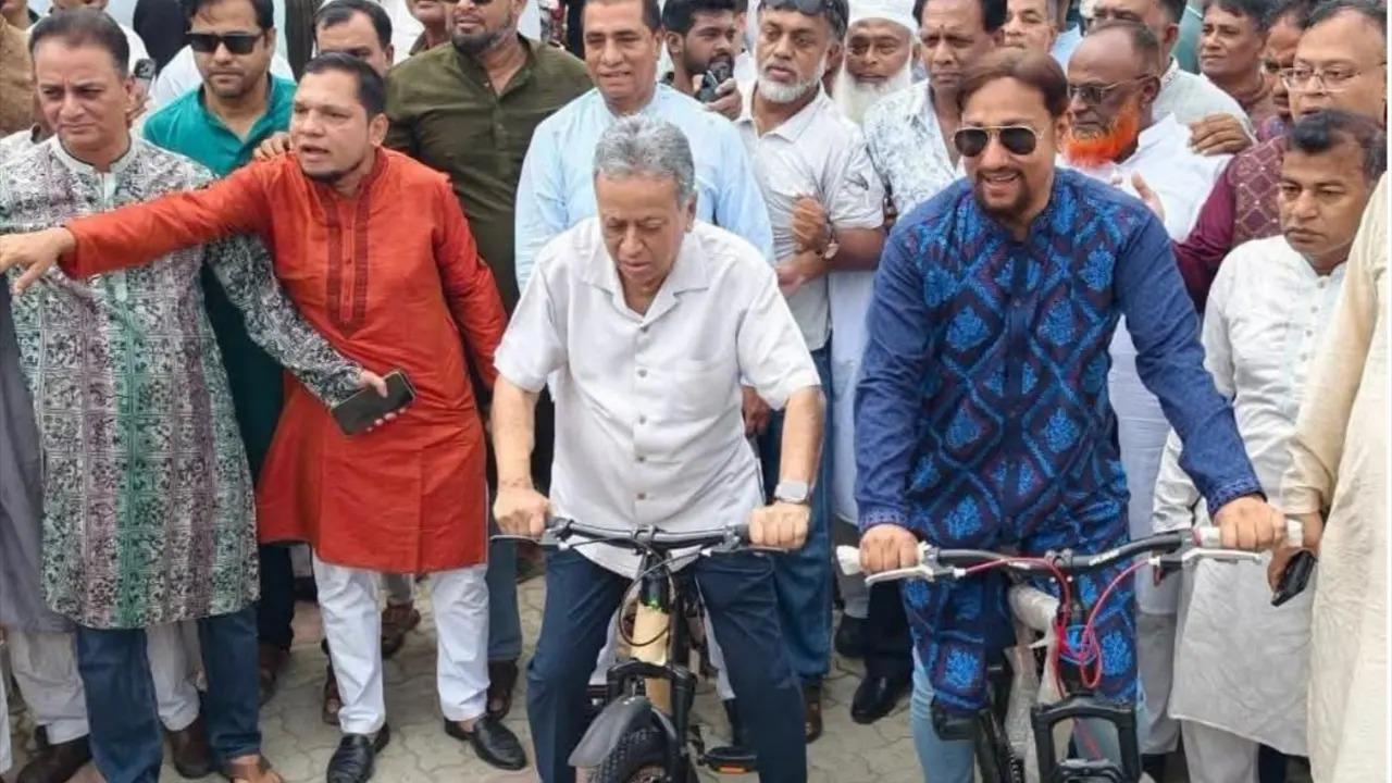 চট্টগ্রামে দেশের প্রথম সাইকেল ট্র্যাক উদ্বোধন, আরও ট্র্যাক নির্মাণের আশ্বাস অর্থমন্ত্রীর