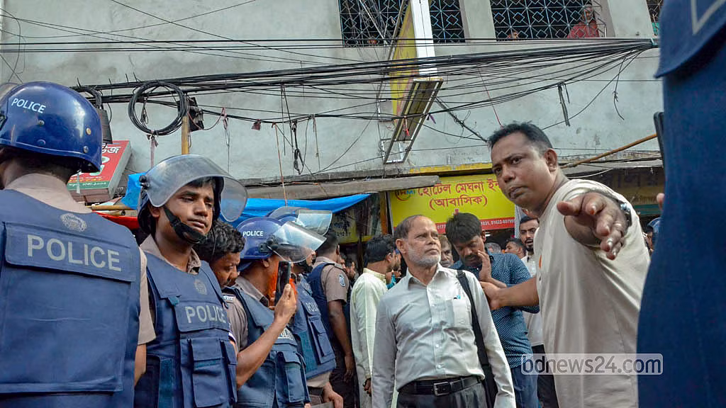 জাসদ কার্যালয় থেকে প্রায় ৩০০ জন হেফাজতে, পুলিশের দাবি নাশকতার তথ্য ছিল