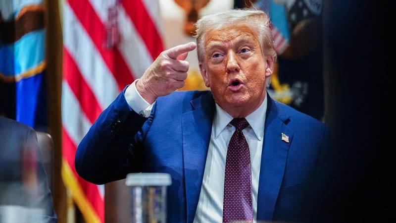 আন্তর্জাতিক ইরানে আবারও হামলা চালানোর কথা ভাবছেন ট্রাম্প