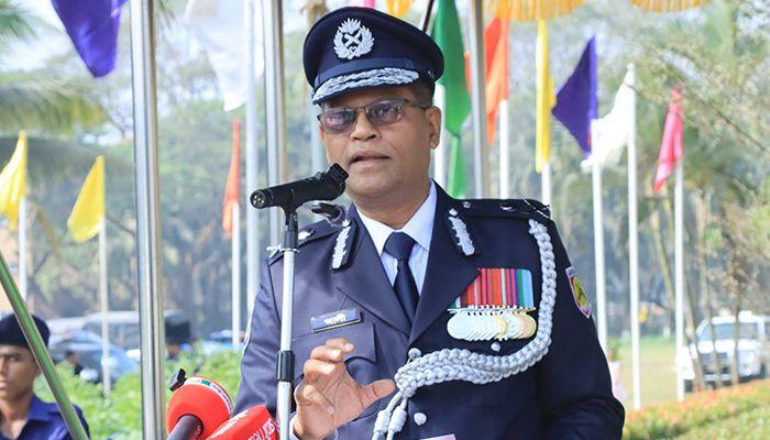 বাধ্যতামূলক অবসর থেকে ফিরে আইজিপি আলী হোসেন ফকির