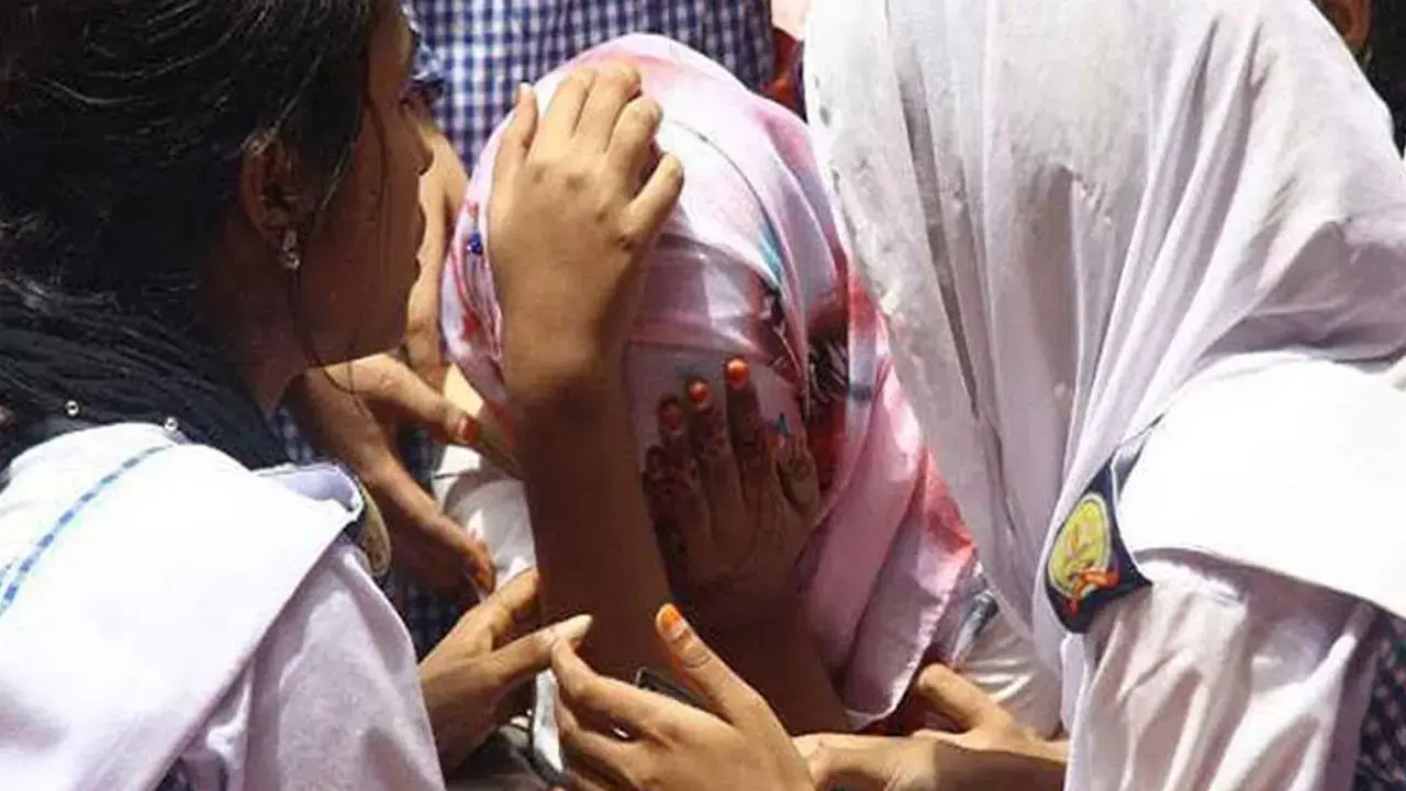 পাসের হারে মেয়েরা এগিয়ে, জিপিএ-৫ বেশি ছেলেদের