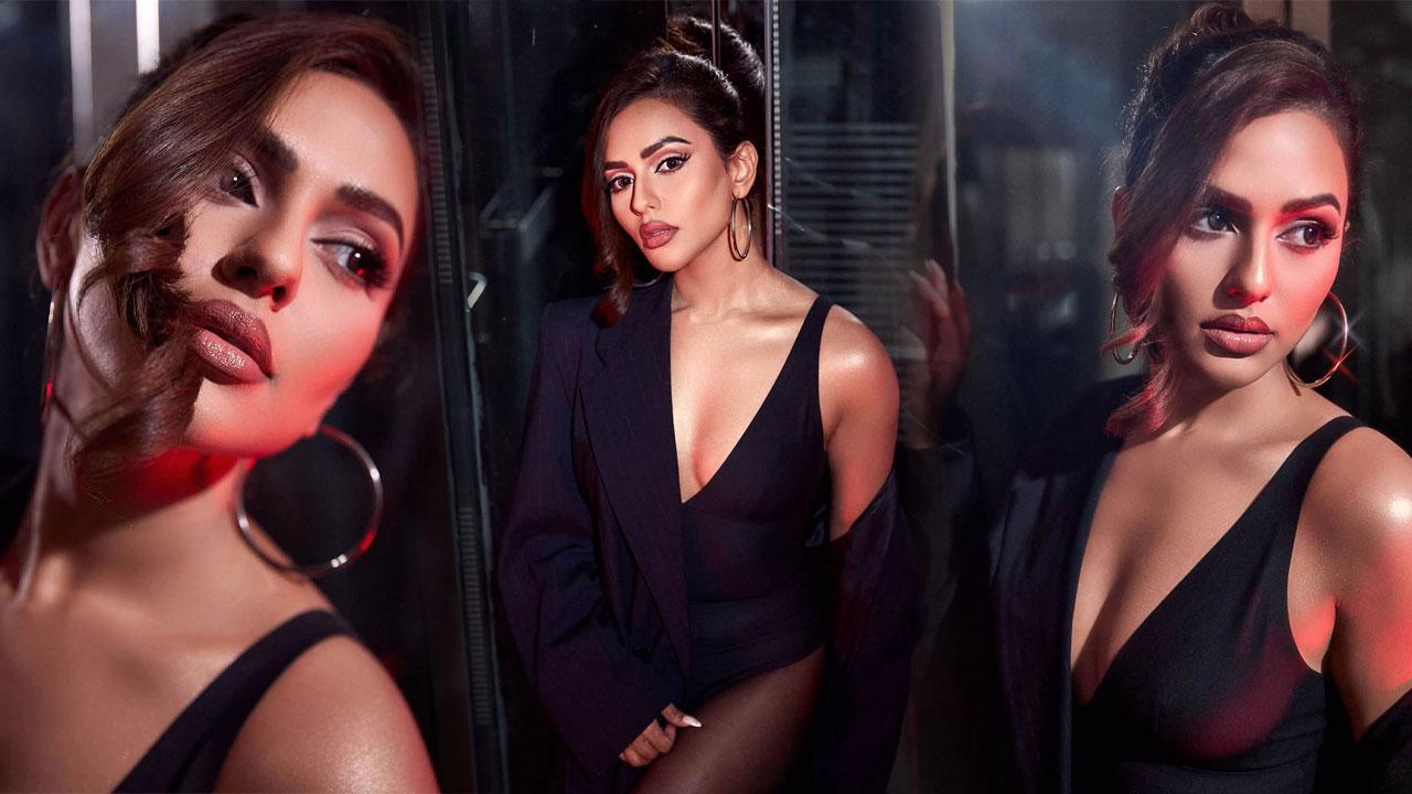 কালো পোশাকে সাহসী লুকে নুসরাত ফারিয়া