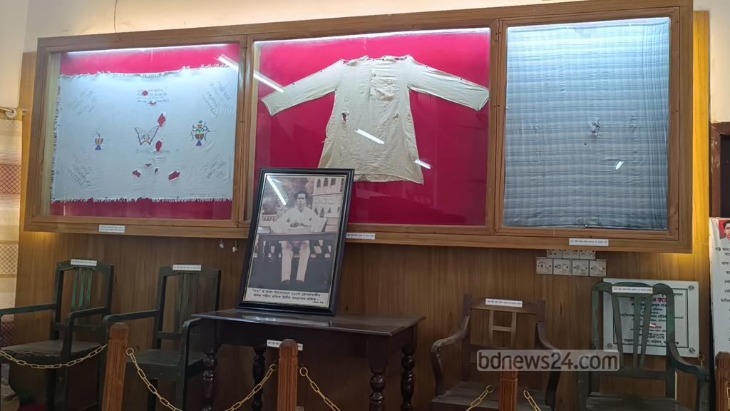 শহীদ রফিক জাদুঘরে ভাষা আন্দোলনের মুর‌্যাল দাবি