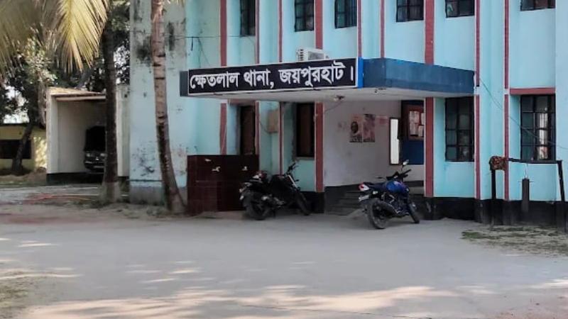 গৃহবধূকে ধর্ষণচেষ্টা, ধারালো বস্তুর আঘাতে আহত অভিযুক্ত