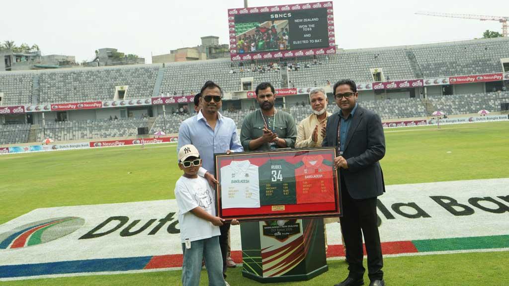 আবেগ-ভালোবাসায় রুবেলকে বিদায়ী সম্মাননা জানাল বিসিবি