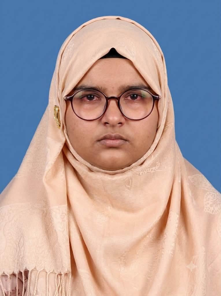 বাবার লাশ বাড়িতে রেখে পরীক্ষা দিলেন মেয়ে