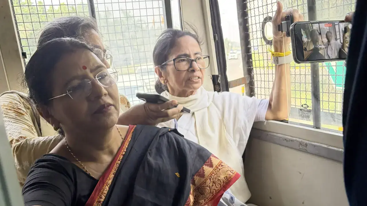 দিল্লি পুলিশের হাতে মমতা বন্দ্যোপাধ্যায় আটক
