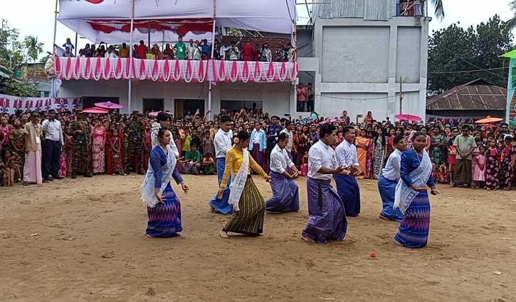 খাগড়াছড়িতে মারমা সম্প্রদায়ের শোভাযাত্রা ও জলকেলি উৎসব