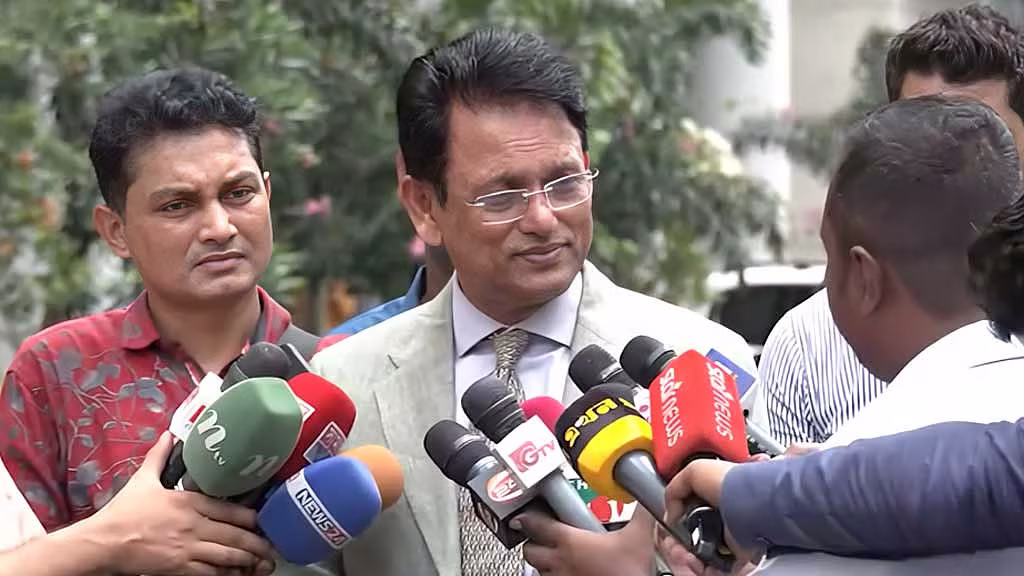 ‘মাতৃভাষা কি বাদ দেওয়া যেতে পারে?’ কোর্স বন্ধের খবর উড়িয়ে দি...