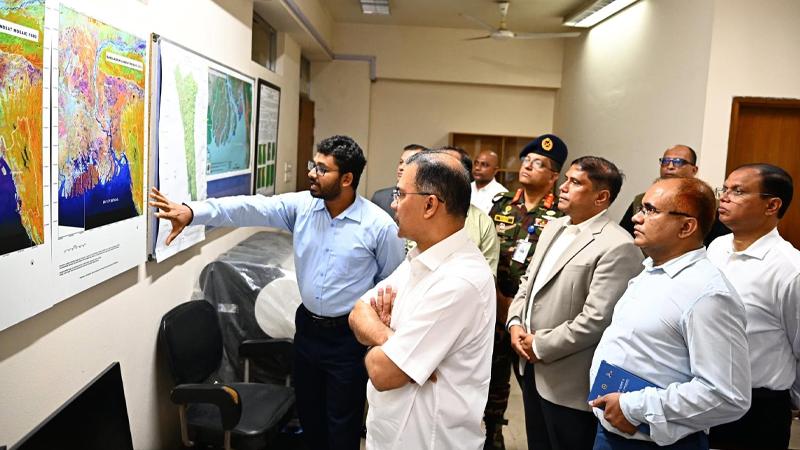 মহাকাশ গবেষণা প্রতিষ্ঠান ‘স্পারসো’ আকস্মিক পরিদর্শনে প্রধানমন্ত্রী তারেক রহমান