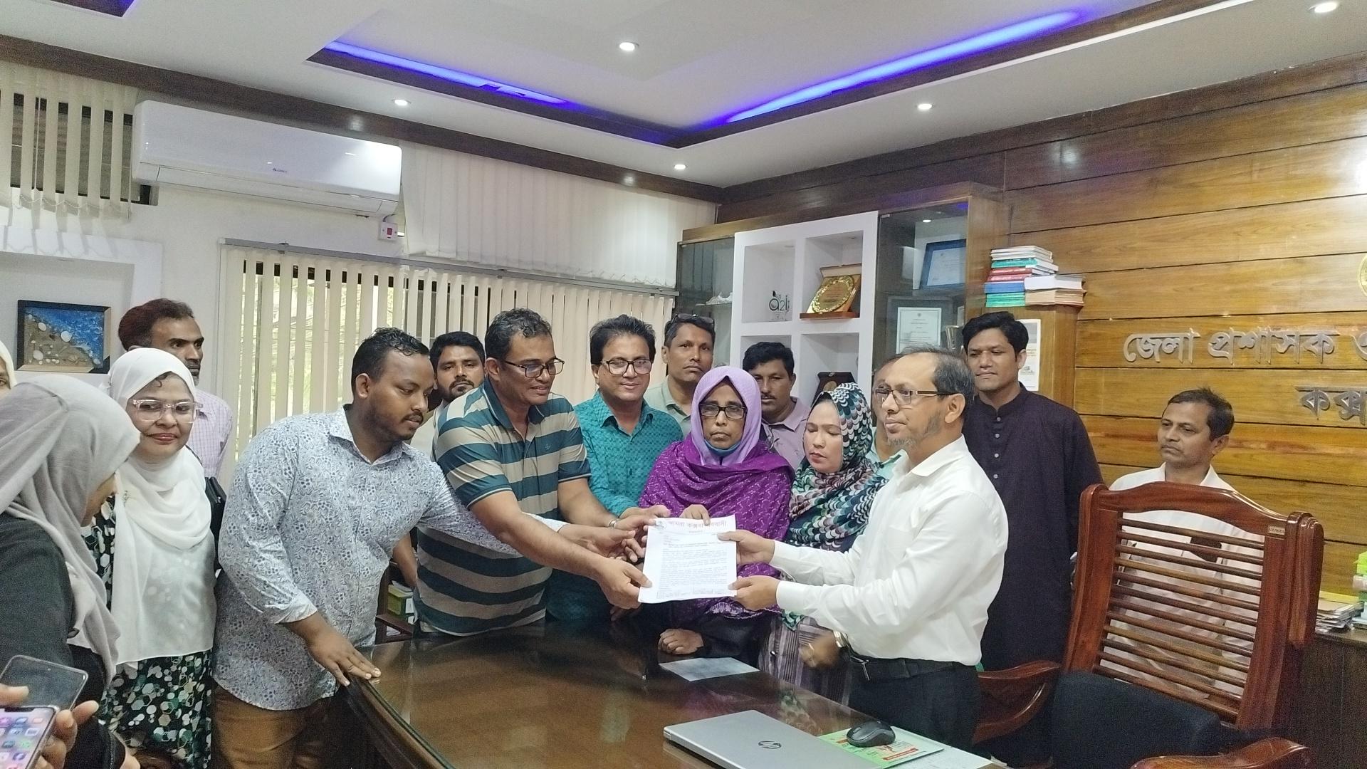 কক্সবাজার শহর থেকে ময়লার ভাগাড় ও ডাম্পিং স্টেশন স্থানান্তরের দাবিতে মানববন্ধন ও স্মারকলিপি প্রদান