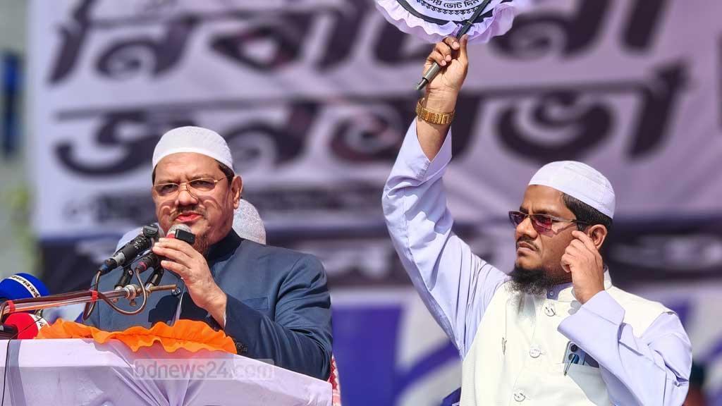 জামায়াতের এক পাল্লায় ‘গোপনে’ আমেরিকা, আরেক পাল্লায় ভারত: চরমোনাই পীর