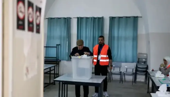 গাজা যুদ্ধের পর প্রথমবার ভোট দিচ্ছেন ফিলিস্তিনিরা