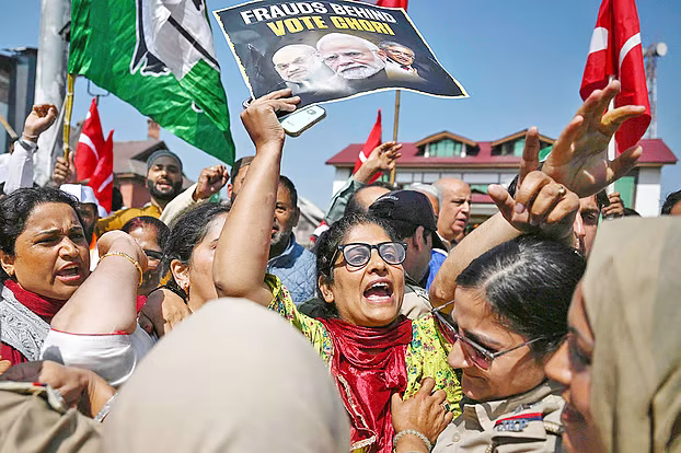 ‘সিংহাসন খালি করো, জনগণ আসছে’: এসআইআরবিরোধী আন্দোলনে চাপে মোদি সরকার