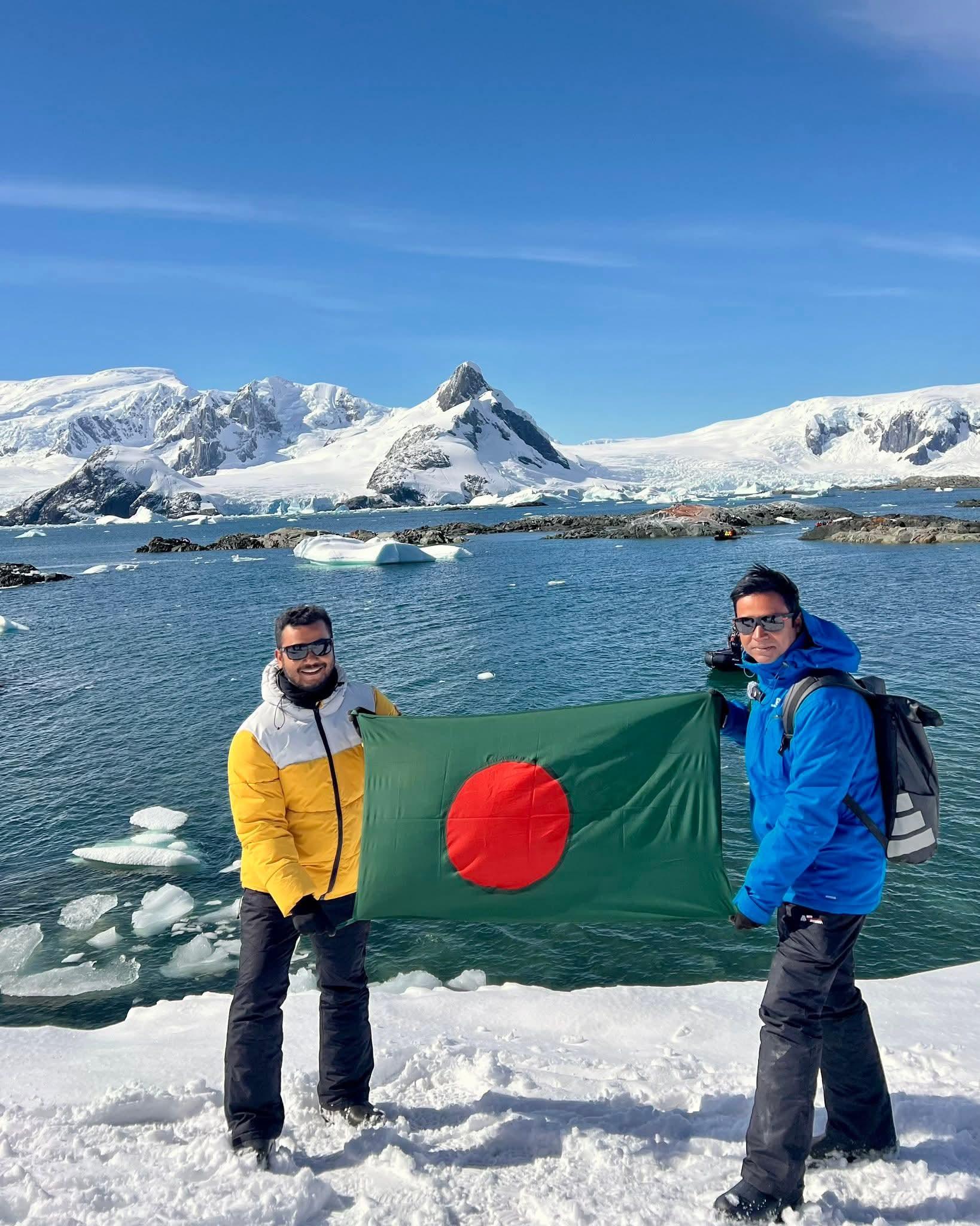 শীতল ও প্রতিকূল মহাদেশ অ্যান্টার্কটিকায় পৌঁছালেন সালাহউদ্দিন সুমন ও নিলয়
