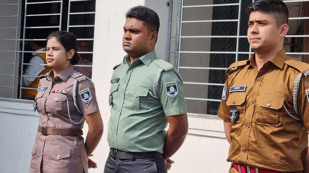 সরকার বদলের পরই পুলিশের পোশাক পরিবর্তনের দাবি