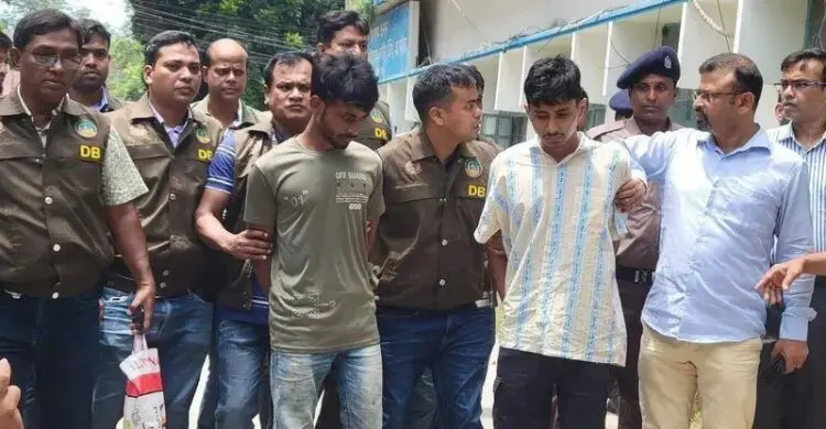 ছাদে মাদক সেবন দেখে ফেলায় একই পরিবারের চারজনকে হত্যা
