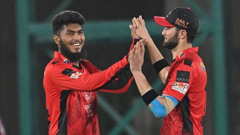 কাড়াকাড়ির পর চড়া দামে ভিন্ন দলে রিশাদ