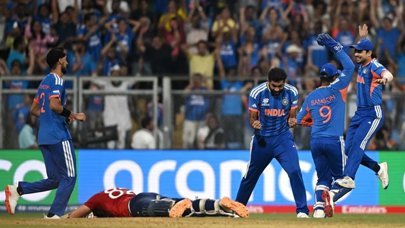 ইংল্যান্ডকে উড়িয়ে ফাইনালে নিউজিল্যান্ডের সামনে ভারত